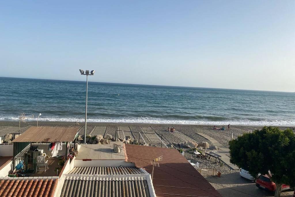 Maravilloso Apartamento En Primera Linea De Playa Con Vistas Al Mar En Caleta De Velez 2 D Exteriör bild