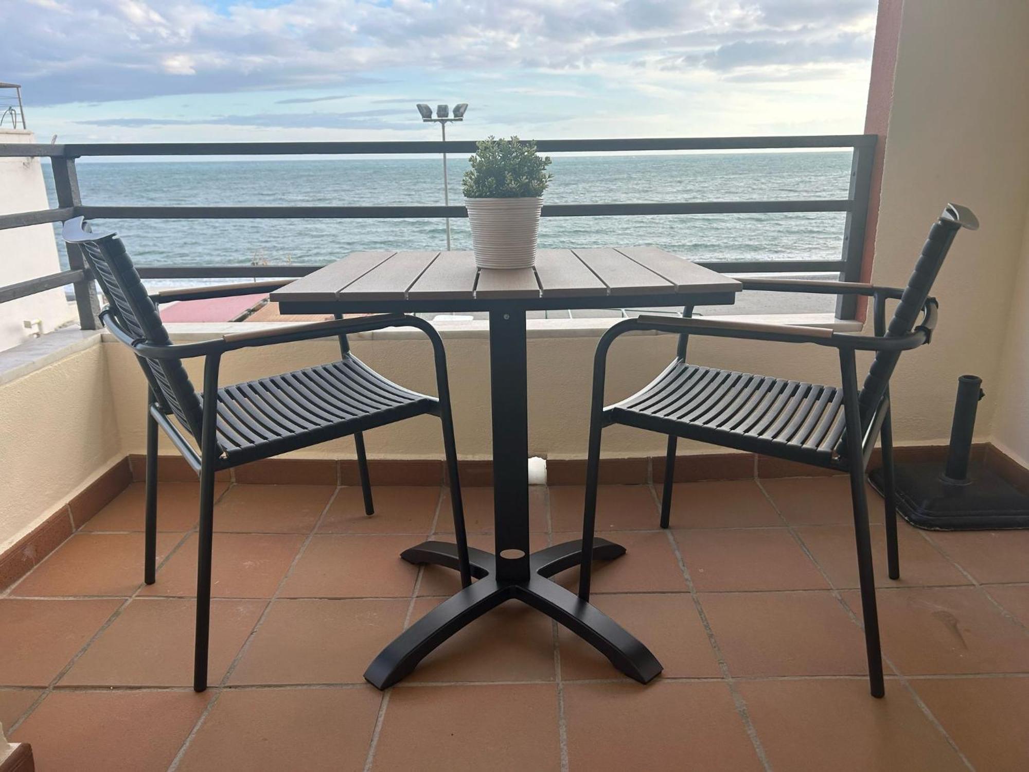 Maravilloso Apartamento En Primera Linea De Playa Con Vistas Al Mar En Caleta De Velez 2 D Exteriör bild